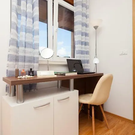 Luxury With Private Rooftop Terrace Apartment *