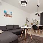Luxury With Private Rooftop Terrace プーラ